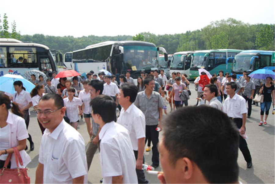 押球(中国)一站式服务平台公司组织员工南京旅游.jpg