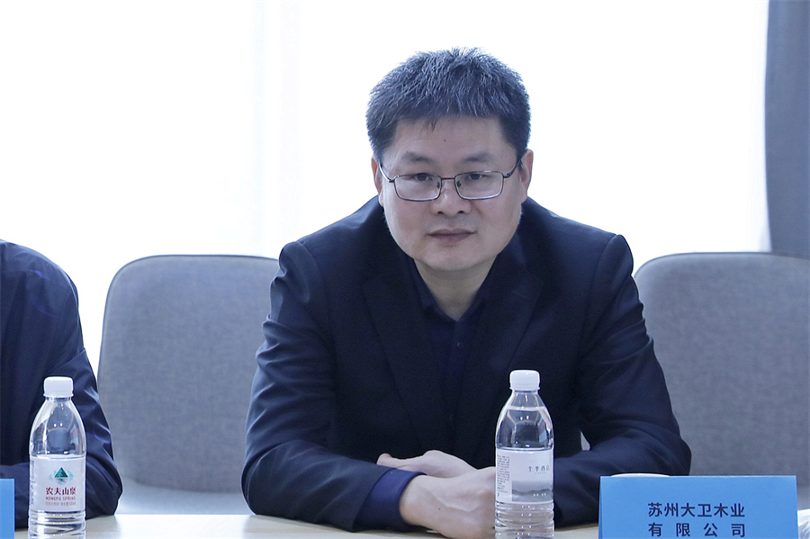 押球(中国)一站式服务平台地板董事长蒋卫